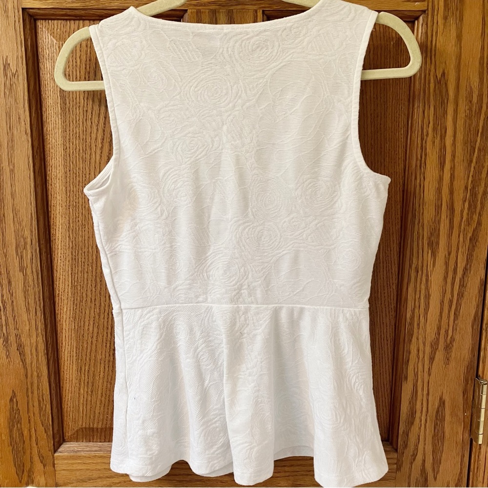 ELLE White Embroidered Floral Peplum Top Size XS - Picture 5 of 5